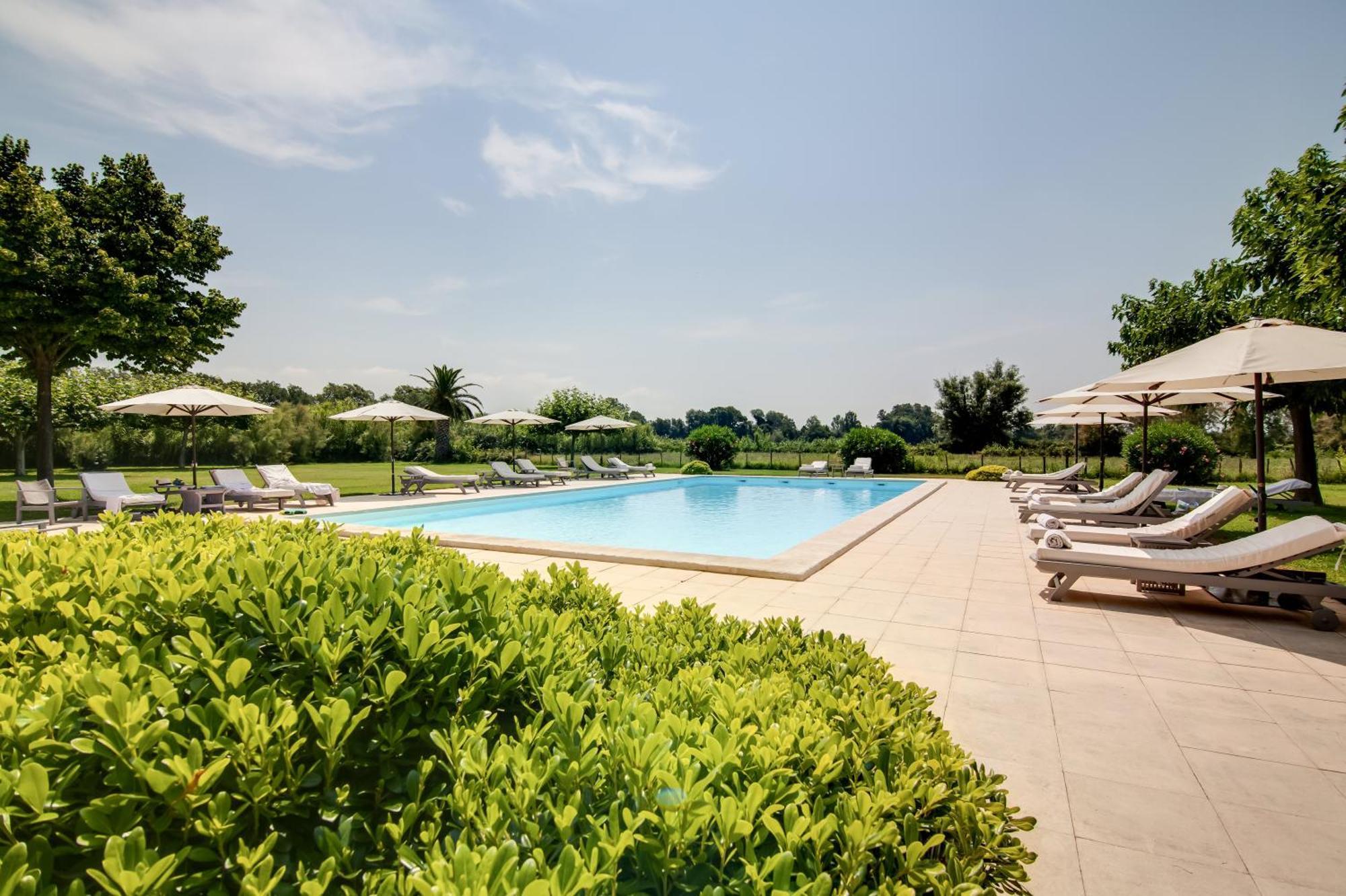 Le Mas De Peint - Hotel Et Restaurant Αρλ Εξωτερικό φωτογραφία