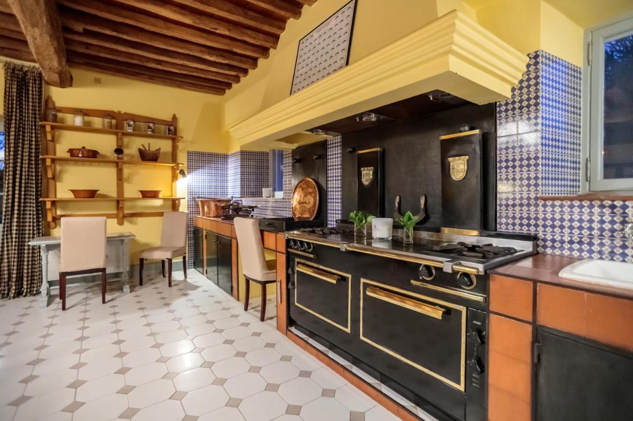 Le Mas De Peint - Hotel Et Restaurant Αρλ Εξωτερικό φωτογραφία